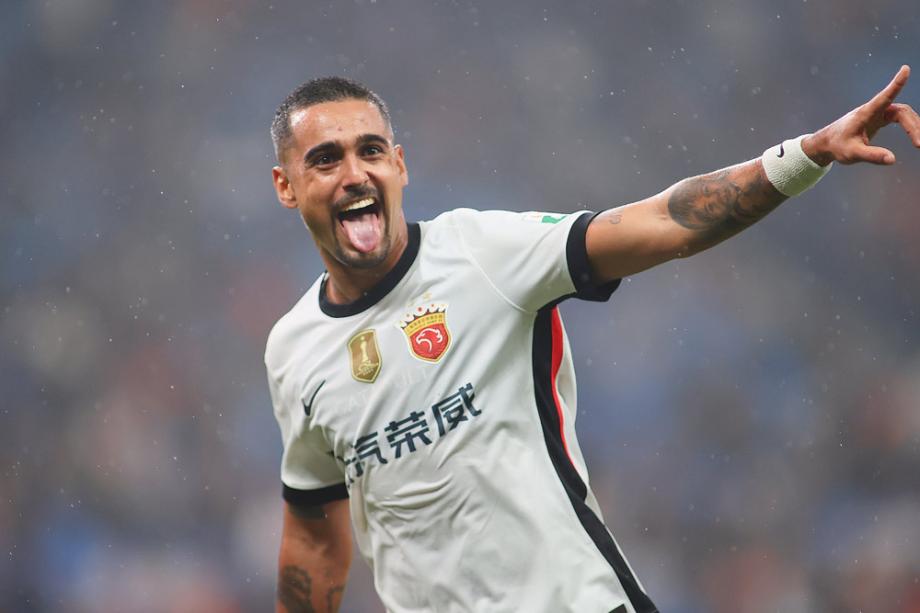 [图]上海海港4-3青岛海牛 豪取四连胜继续领跑中超